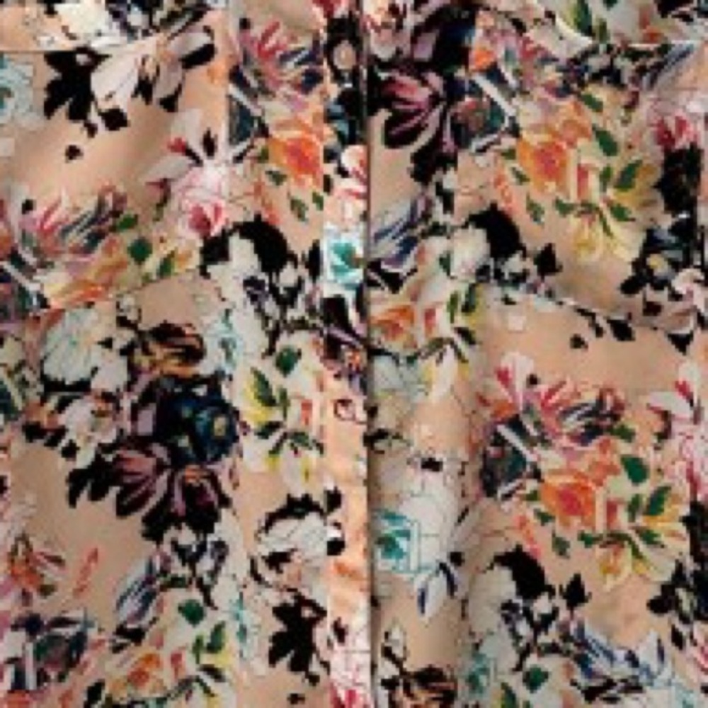 Express – Floral Portofino Long Sleeve Button-Down Top – Medium - Picture 4 of 4